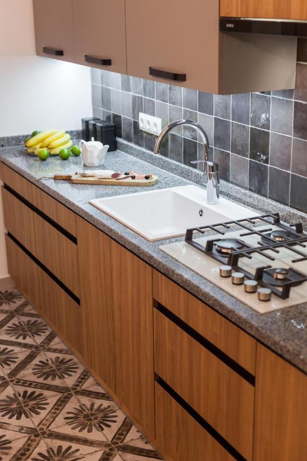 Gallery Art Apartment ลวีฟ ภายนอก รูปภาพ