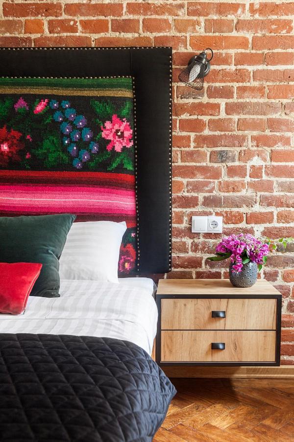 Gallery Art Apartment ลวีฟ ภายนอก รูปภาพ