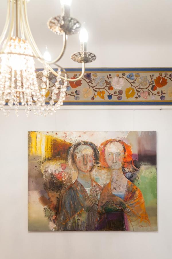 Gallery Art Apartment ลวีฟ ภายนอก รูปภาพ