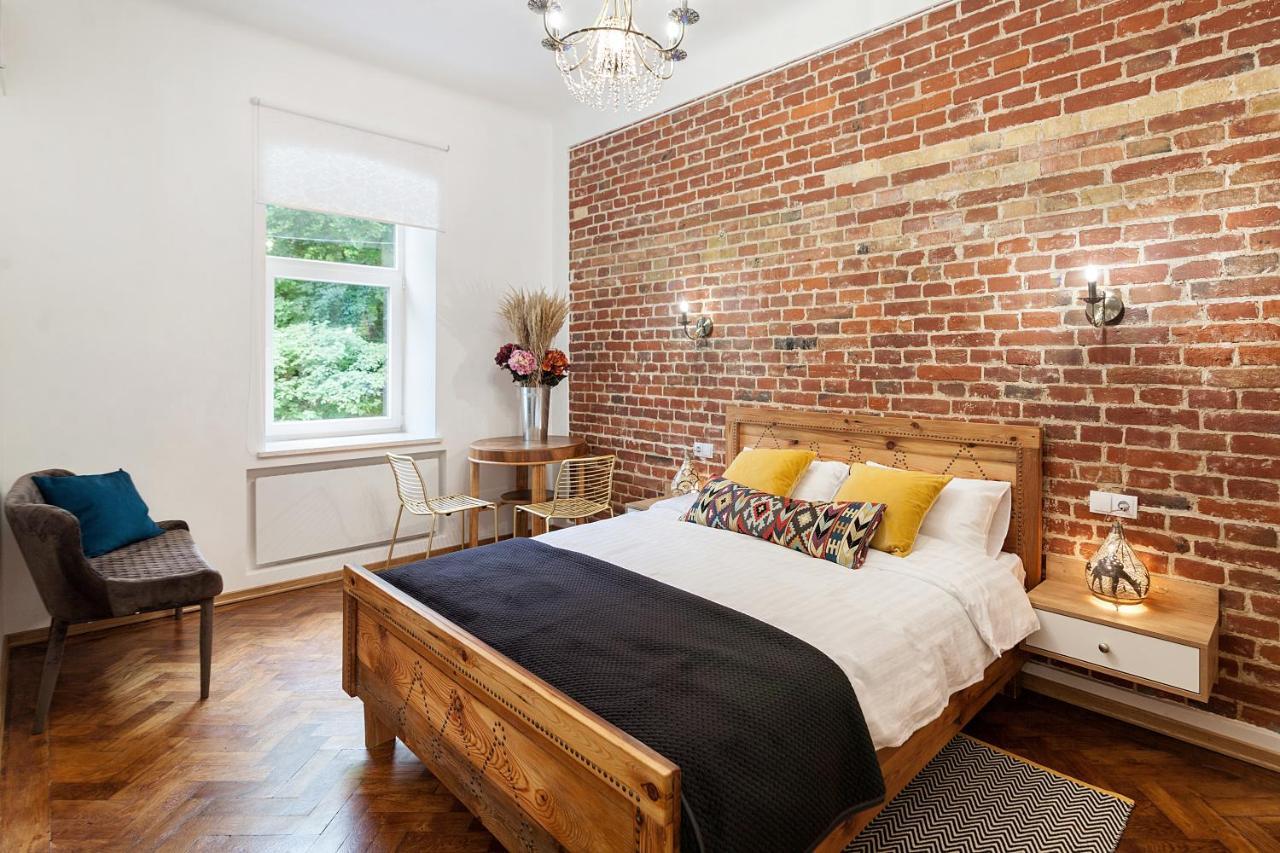 Gallery Art Apartment ลวีฟ ภายนอก รูปภาพ
