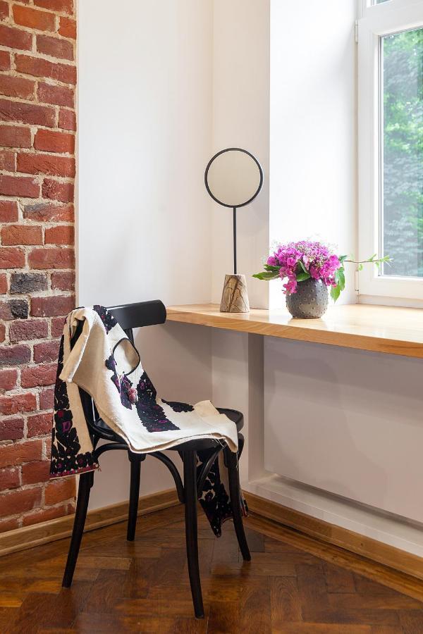 Gallery Art Apartment ลวีฟ ภายนอก รูปภาพ