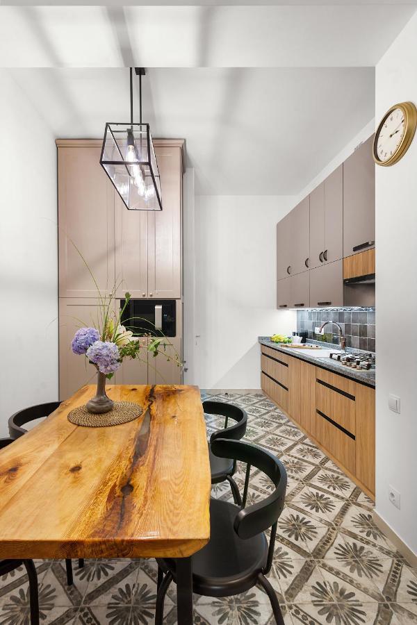 Gallery Art Apartment ลวีฟ ภายนอก รูปภาพ